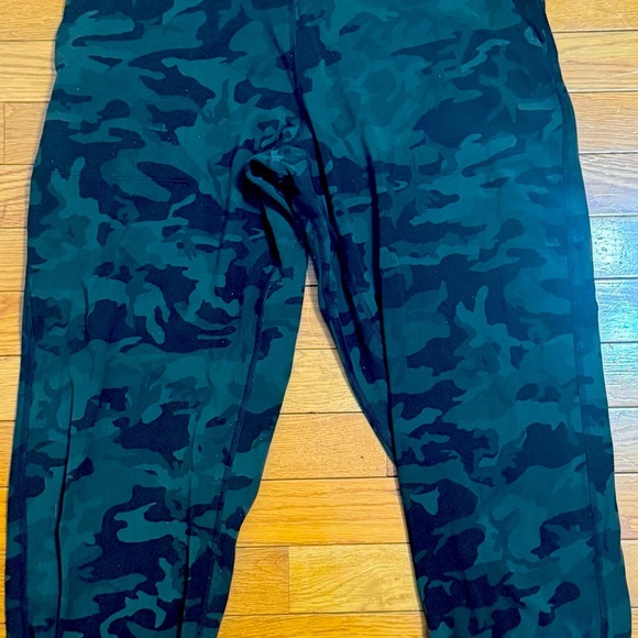 Lululemon Athletica Green camo Jogger - Picture 3 of 4